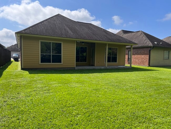 Building Photo - 3266 Northlake Ave