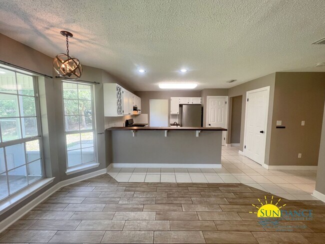 Building Photo - Charming 4 Bedroom Home in Mary Esther!