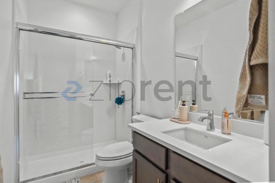 Building Photo - 6216 Diamond Wy