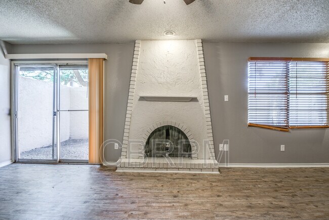 Building Photo - 5330 Kenosha Ave