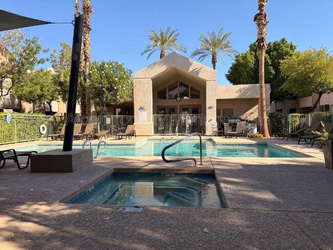 Building Photo - 1295 N Ash St