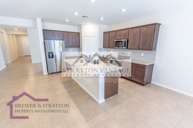 Building Photo - 2028 E Brooklyn Dr