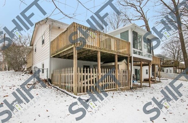 Building Photo - 5671 Christie Ave - Gorgeous 4 Bed