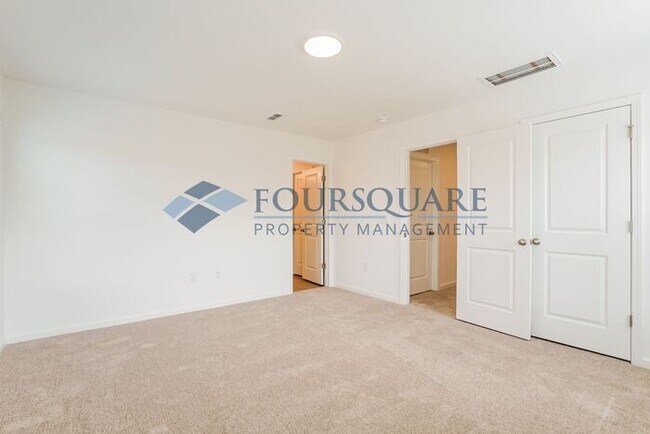 Building Photo - Stylish End-Unit Townhome with Patio & One Car Garage  – Crescent Mills, Clayton