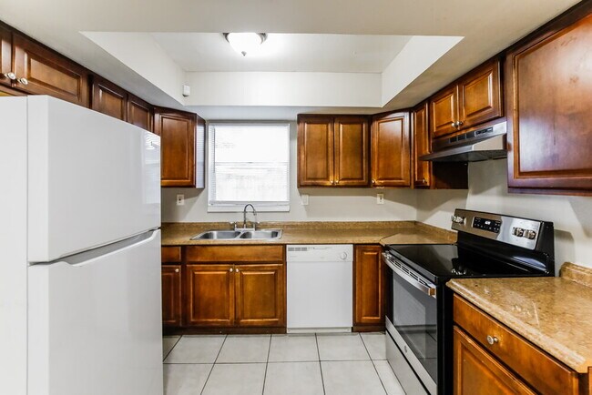 Building Photo - 425 SW 74th Ave