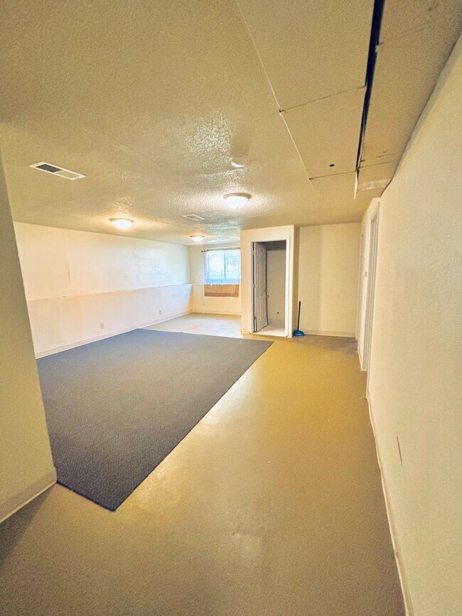 Building Photo - 6124 73rd Ave N