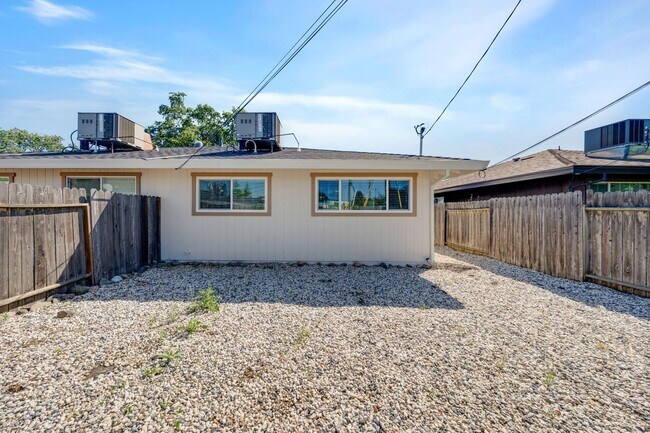 Building Photo - Updated Orangevale Duplex with Private Yard and Garage!