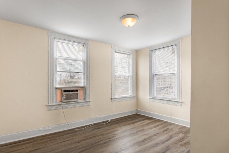 Building Photo - 2945 Walbrook Ave