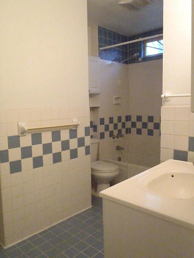Building Photo - 4709 Avenue H