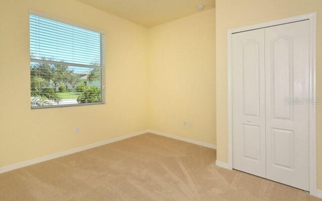 Building Photo - 4 bedroom, 3 bath, 2-car Garage