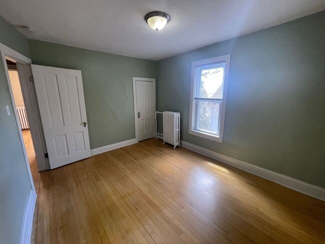 Building Photo - Beautiful 3 Bedroom Home