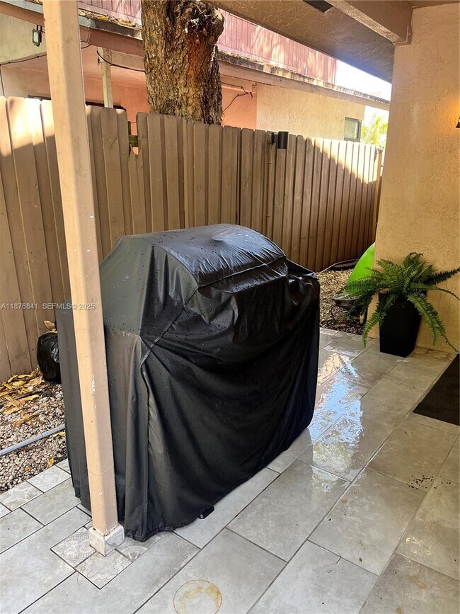 Building Photo - 2567 NE 182nd St