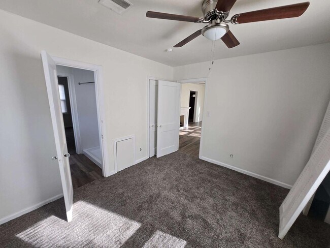 Building Photo - 906 N Pershing St