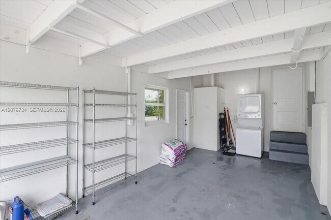 Building Photo - 8975 Froude Ave