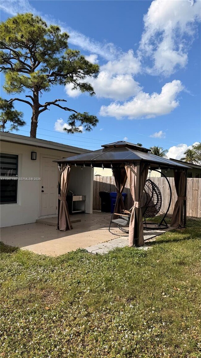 Building Photo - 1108 SW 22nd Terrace