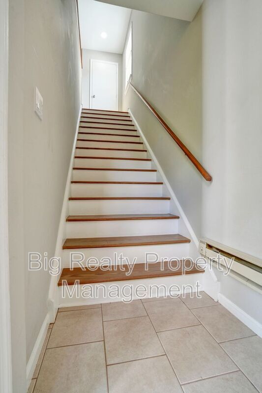 Building Photo - 1732 Rosewood Ct