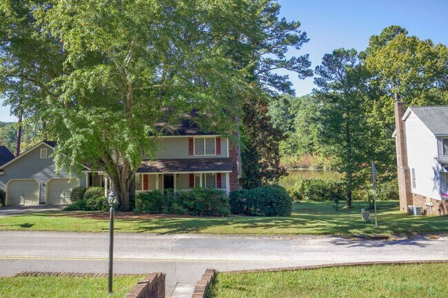 Building Photo - 330 Conifer Dr