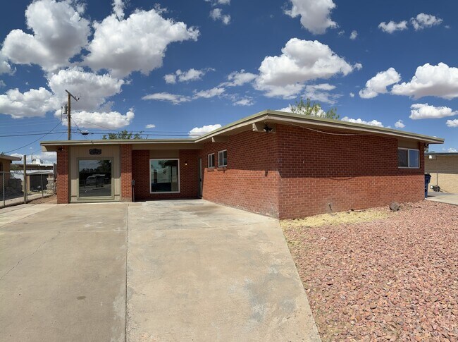 Building Photo - 5113 Wally Dr