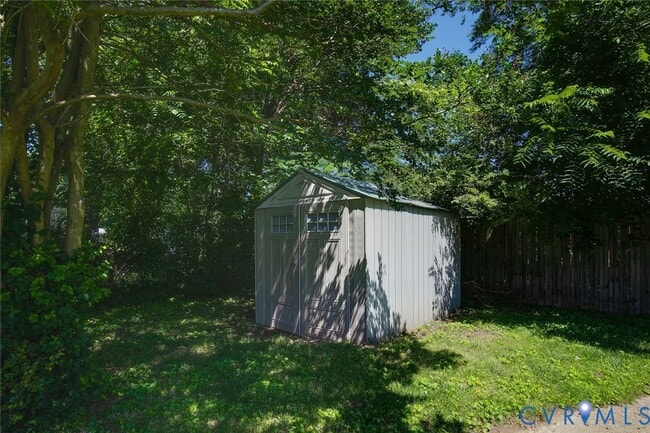 Building Photo - 2702 Maplewood Rd