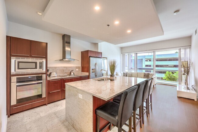 Building Photo - 4471 Dean Martin Dr