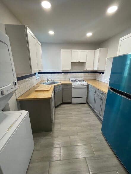Building Photo - 266 S 46th St