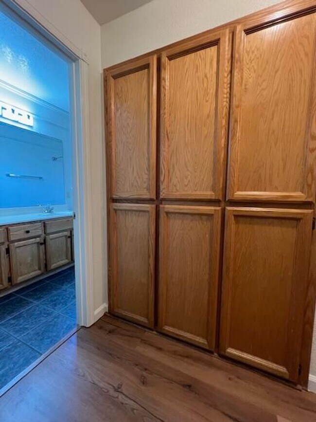 Building Photo - BEAUTIFUL HOME WITH POOL IN ROSEVILLE!