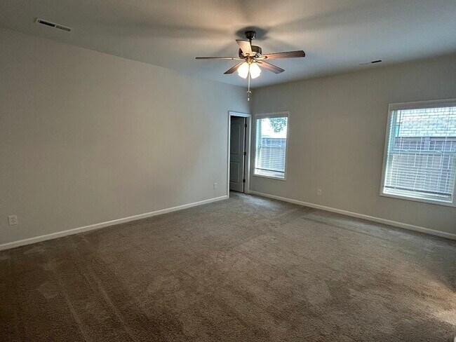 Building Photo - 115 Pomelo St