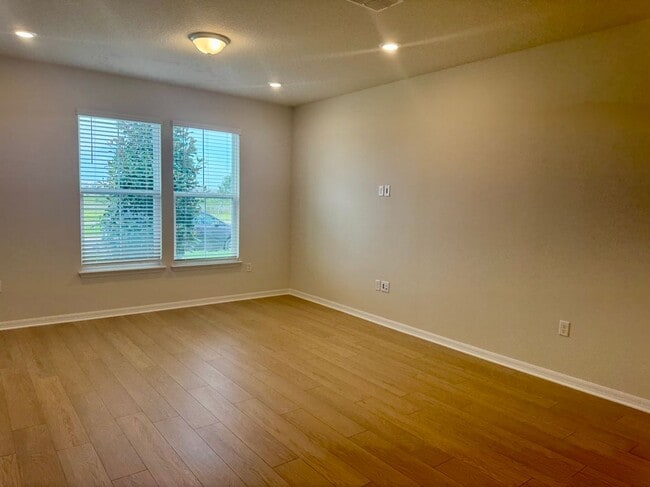 Building Photo - 6370 Tabebuia Pkwy