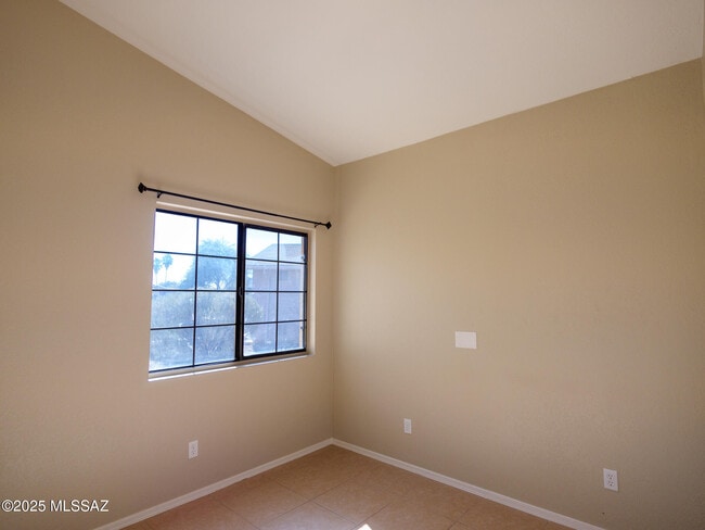 Building Photo - 1672 W Wood Crest Ct