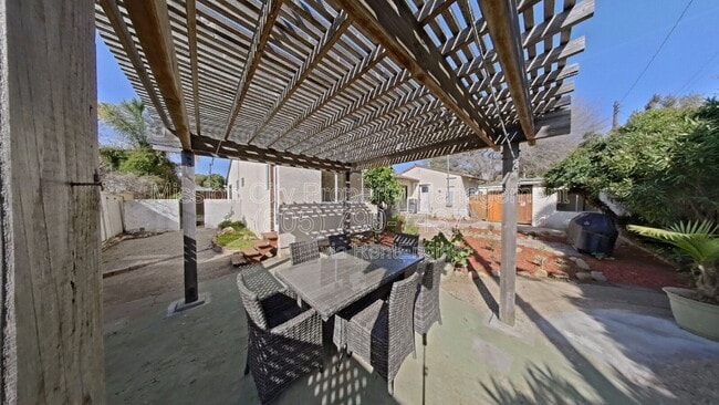 Building Photo - 721 Eucalyptus Ave