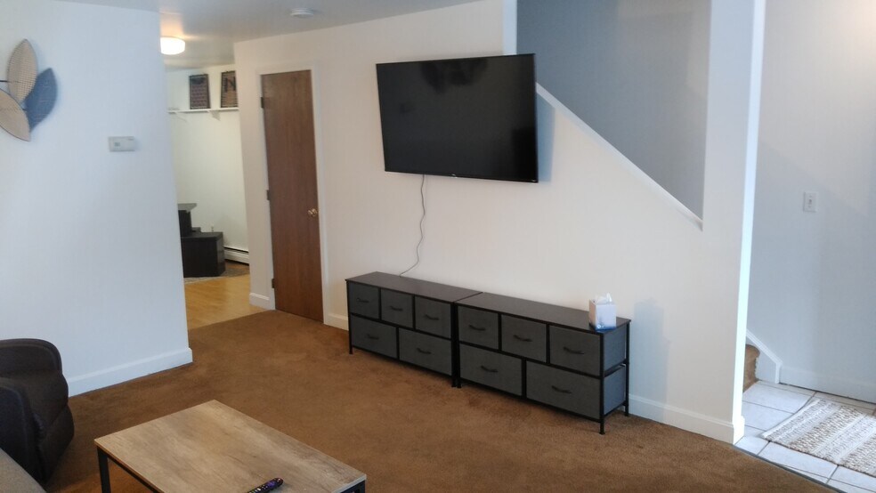 Building Photo - 4 Pine Brook Ln