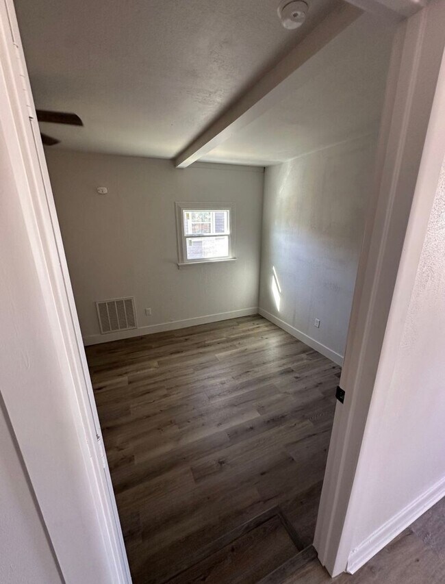 Building Photo - Cozy Contemporary Cottage – Charming 3-Bed...