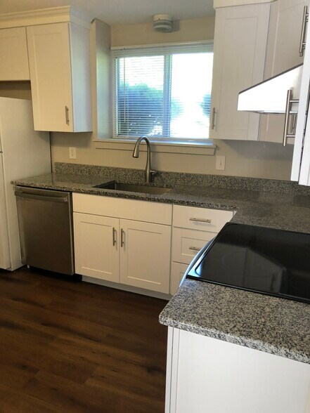 Building Photo - 1473 Stafford Rd