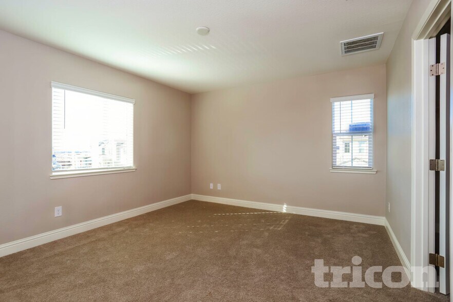 Building Photo - 2076 Comstock Ln