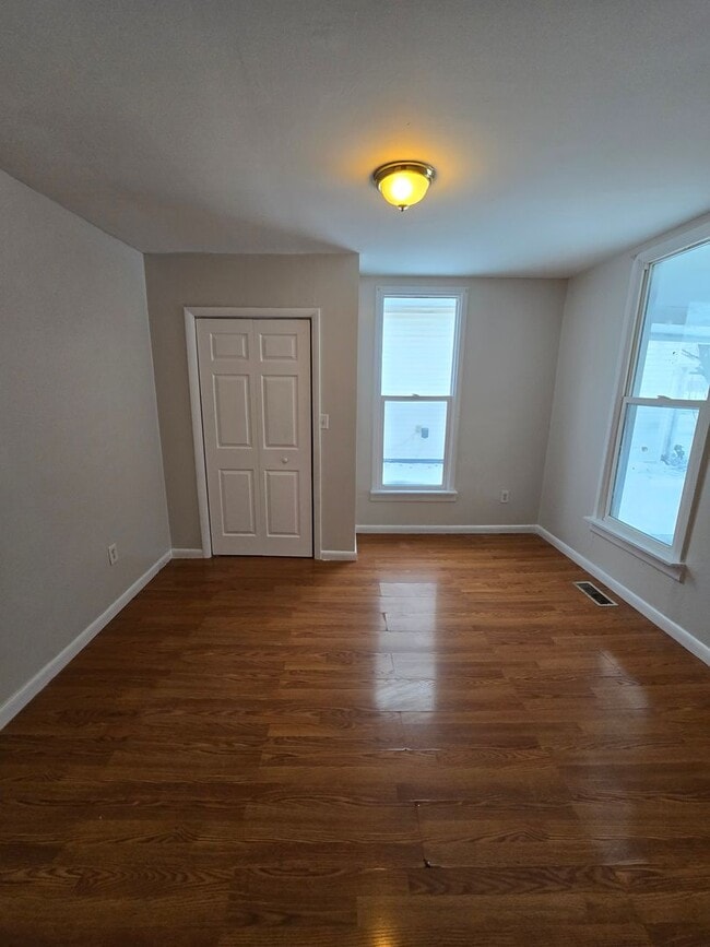 Building Photo - 2317 Richmond Ave