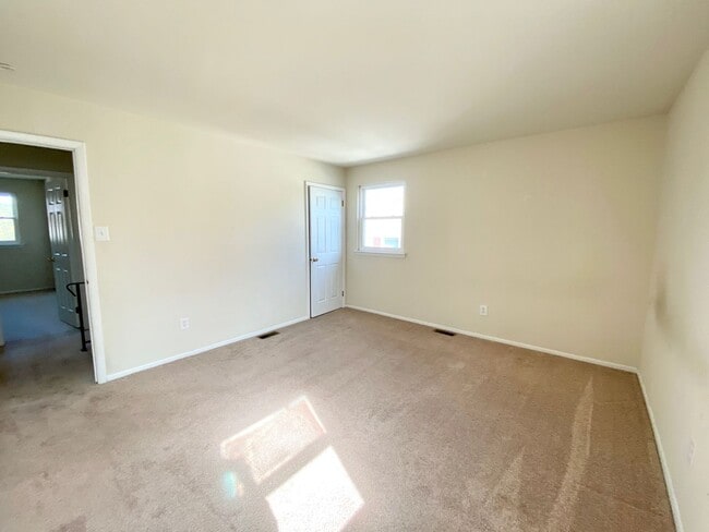 Building Photo - Cute 3BD/1.5BA Twin in Pottsgrove SD!