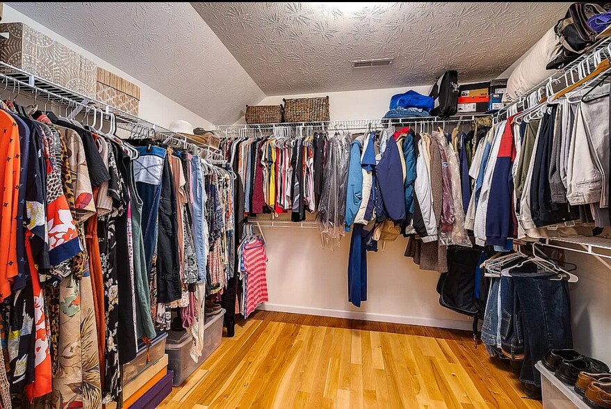 Plenty of space in the master suite closet - 1238 Freedom Pt