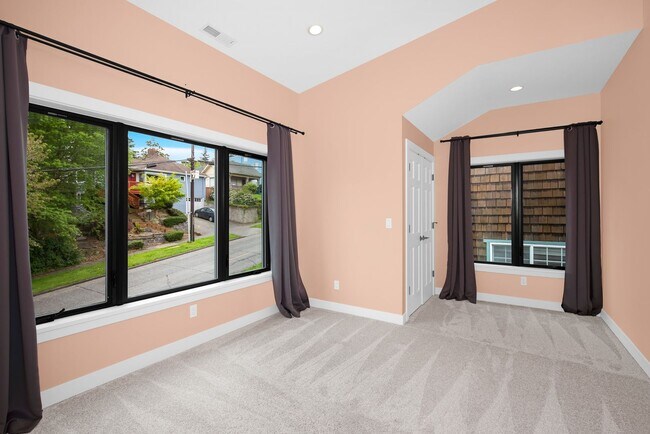 Building Photo - 626 N 65th St