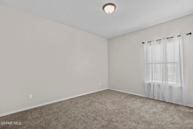 Building Photo - 2113 William Caples St