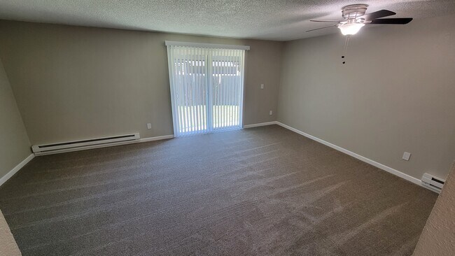 Building Photo - Duplex 12006