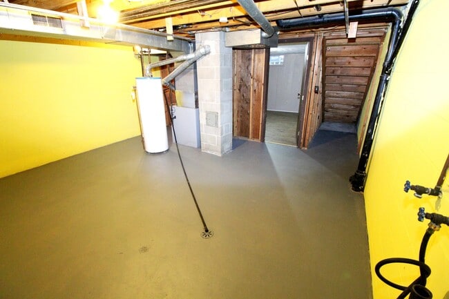 Building Photo - 4825 Dierker Rd