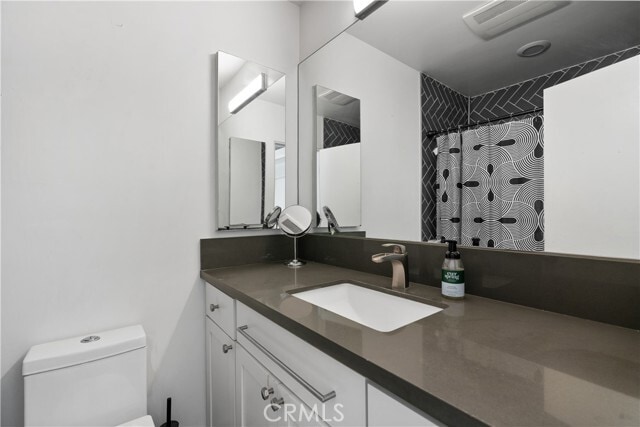 Building Photo - 8787 Shoreham Dr