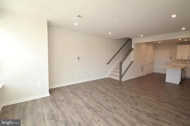 Building Photo - 13518 Sayward Blvd