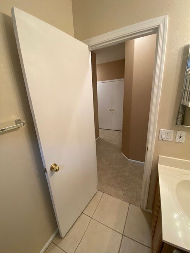 Building Photo - Beautiful 3-Bedroom Home with Vaulted Ceilings & Private Fenced Yard