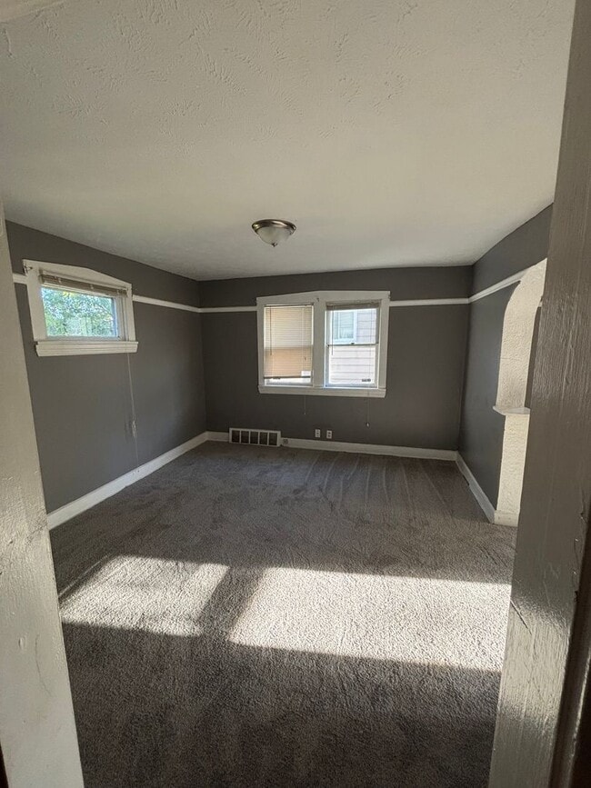 Building Photo - Beautifully Renovated 3-Bedroom Home – Sec...
