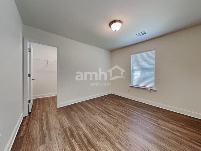 Building Photo - 5060 Hudson Vly Dr