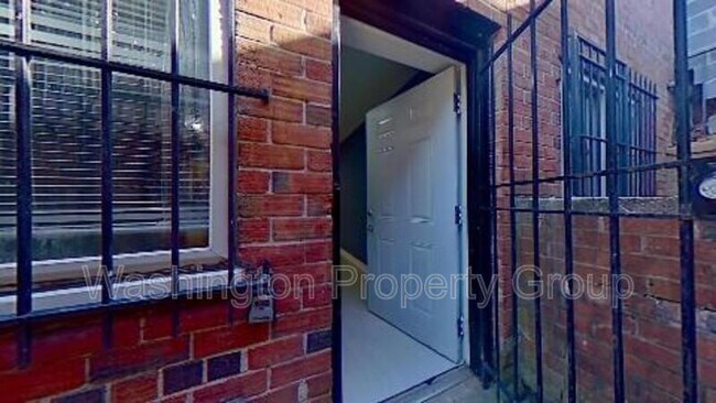 Building Photo - 3101 Southern Ave SE