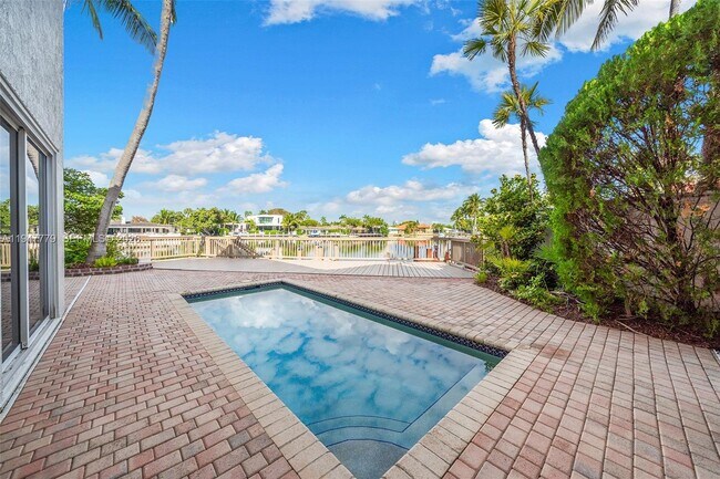 Building Photo - 1500 Shoreline Way