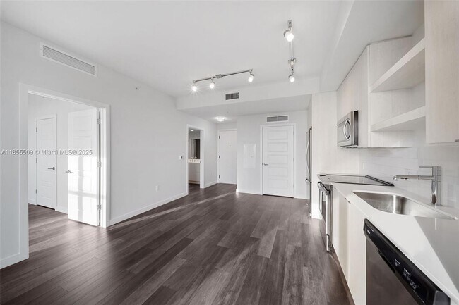 Building Photo - 555 NE 8th St