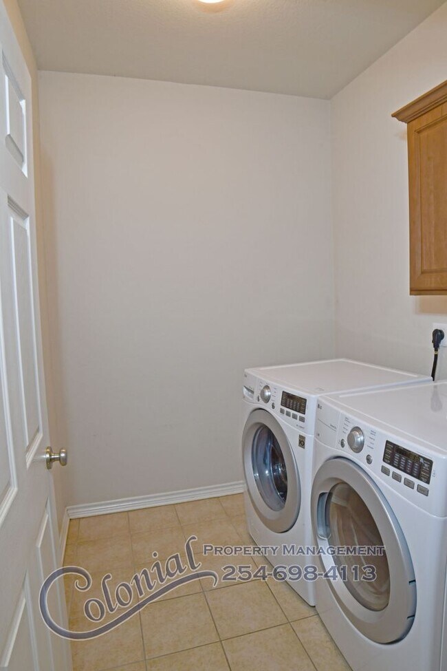 Building Photo - AVAILABLE SOON!